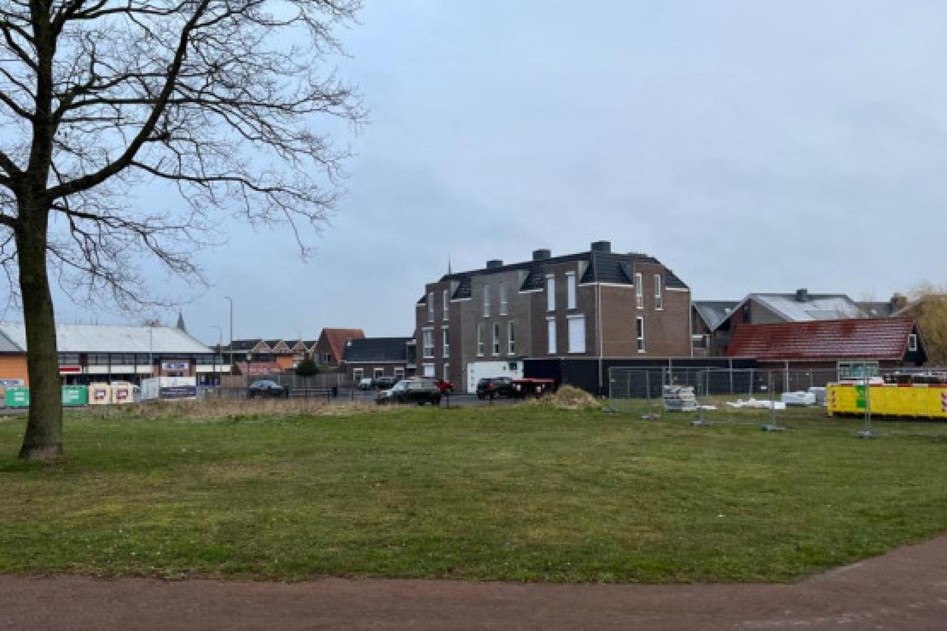 Foto van een grasveld aan de Spoorsingel in Coevorden